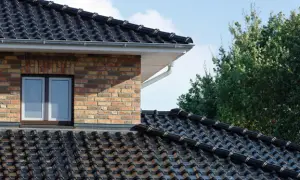 Dachówka ceramiczna matowa czy z połyskiem - Kluczowe różnice