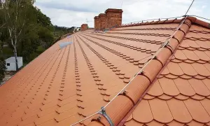 Ile waży m2 dachówki ceramicznej? Poznaj kluczowe informacje