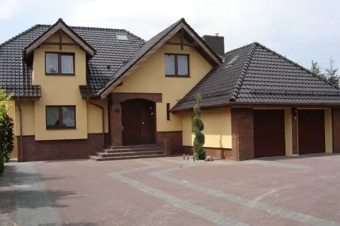 Ile waży dachówka betonowa? Poznaj wagę i wpływ na konstrukcję