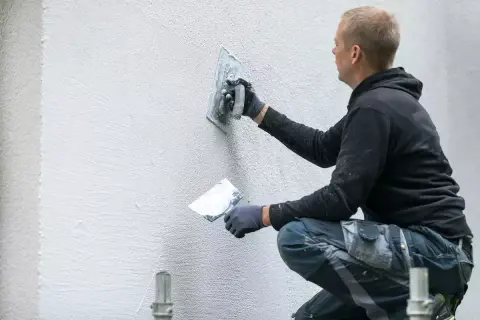 Najlepszy tynk na ścianę jednowarstwową: porównanie 5 rodzajów