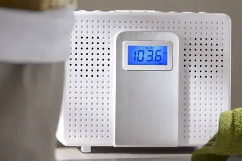 Jakie radio do łazienki wybrać? 7 kluczowych cech i porad