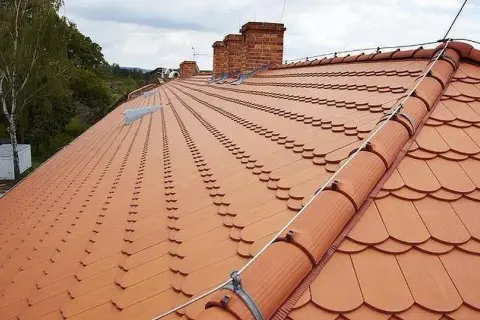 Ile waży m2 dachówki ceramicznej? Poznaj kluczowe informacje