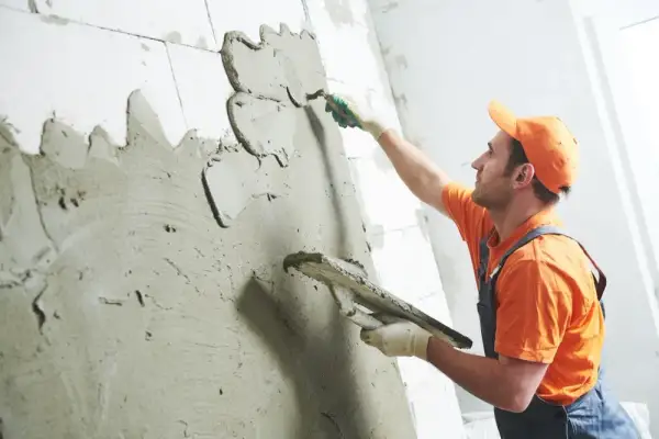 Jaka grubość tynku maszynowego? Optymalne wymiary i porady