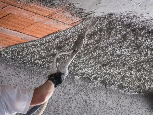 Tynk cementowo-wapienny: lekki czy ciężki? Porównanie i analiza